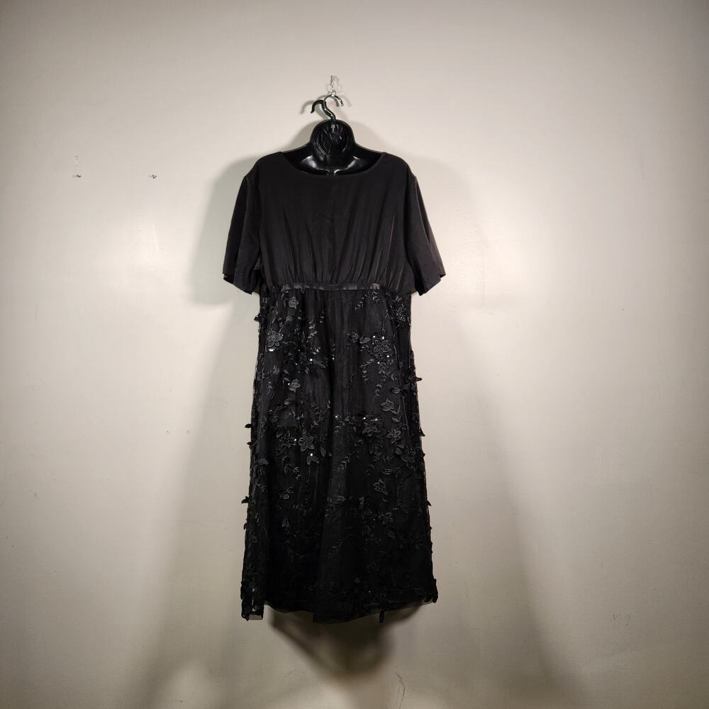 BLOOMCHIC Cocktail Dress Womens 1X
Black 3D Floral Embroidered Full Mesh Skirt - Picture 3 of 12